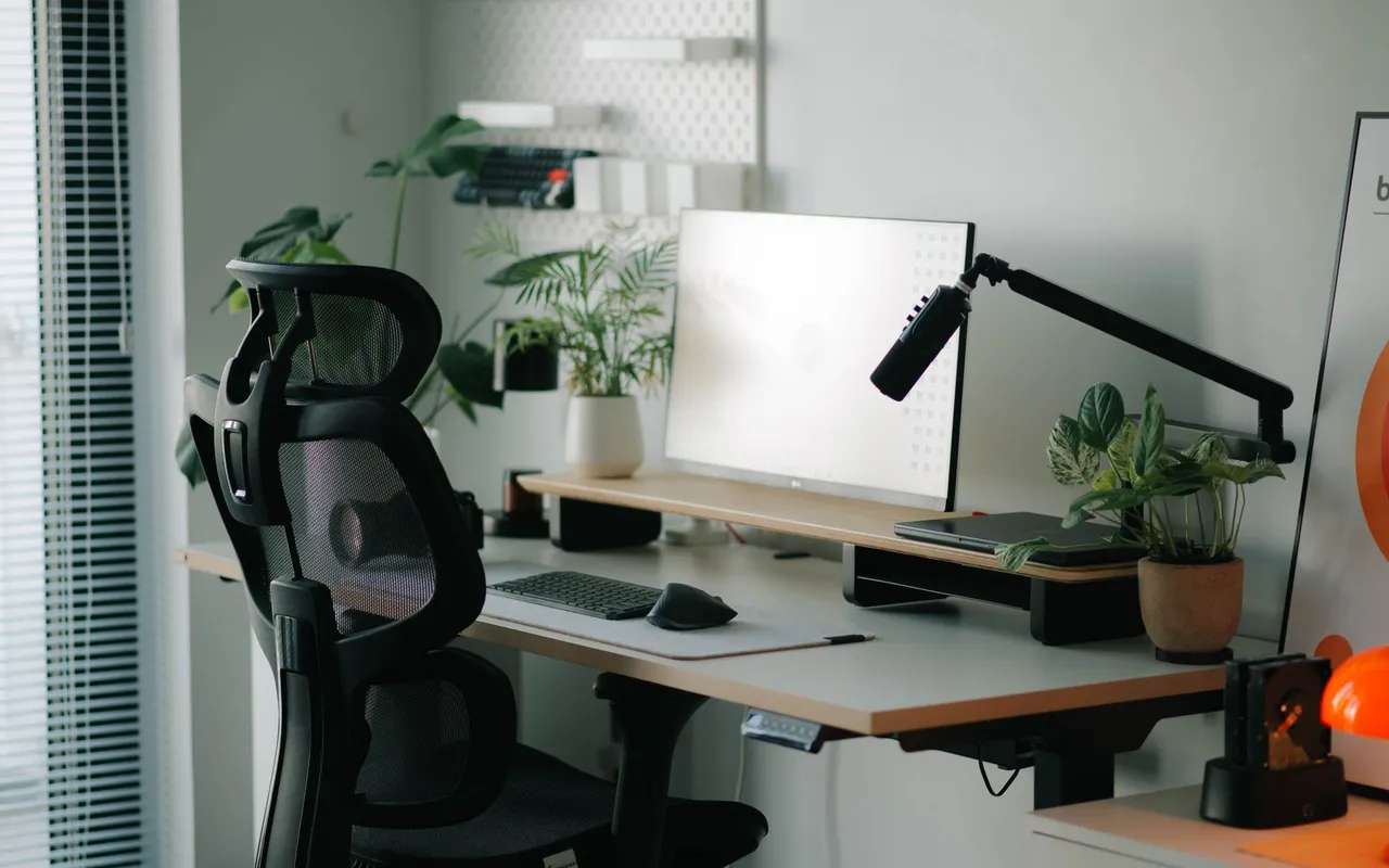 Mieux équiper votre bureau pour travailler sans douleur