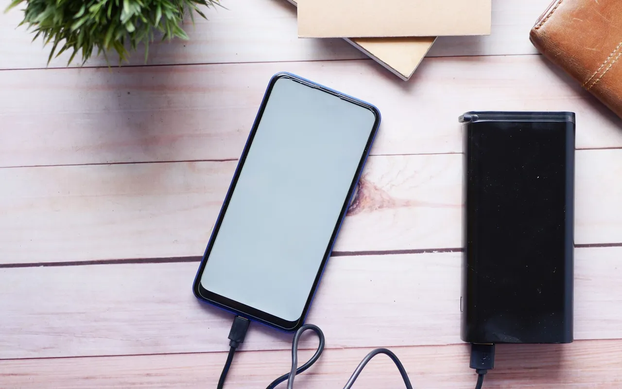 Choisir une batterie externe 25000mAh avec recharge rapide sans se faire piéger