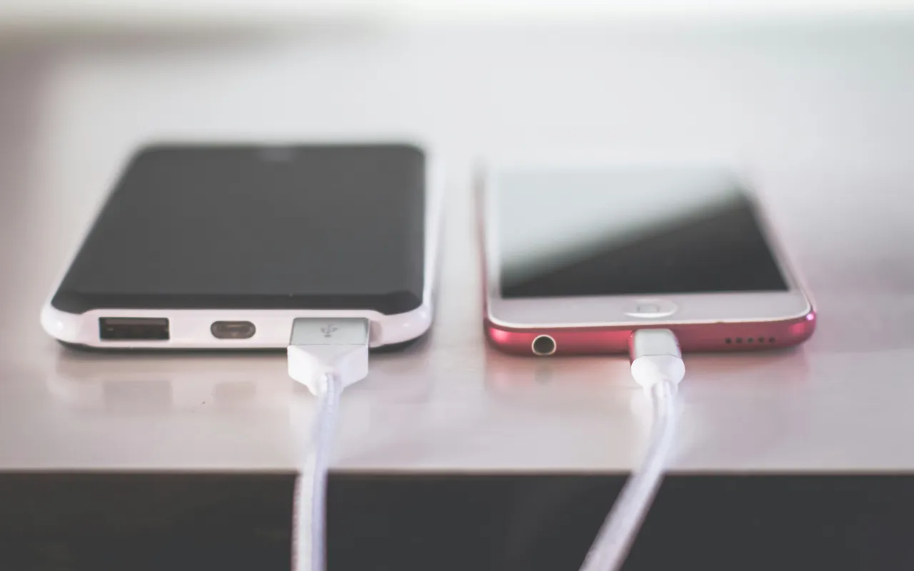 Batterie externe pour smartphone : non, une grande capacité n'est pas toujours la meilleure idée — 5 000 mAh : la capacité minimale qui suffit pour certains usages