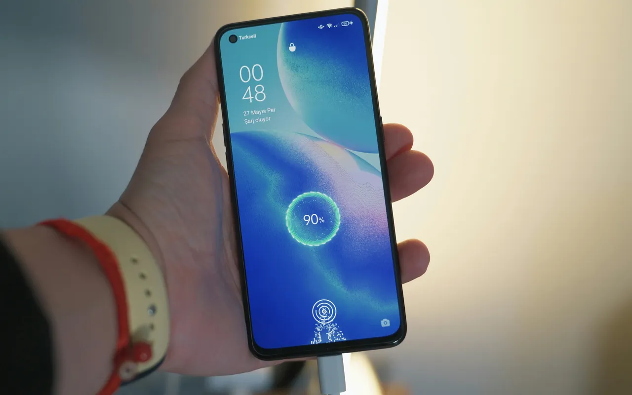 Votre téléphone tient moins bien la journée depuis que vous avez changé d'écran — L'écran est le premier poste de consommation d'un smartphone