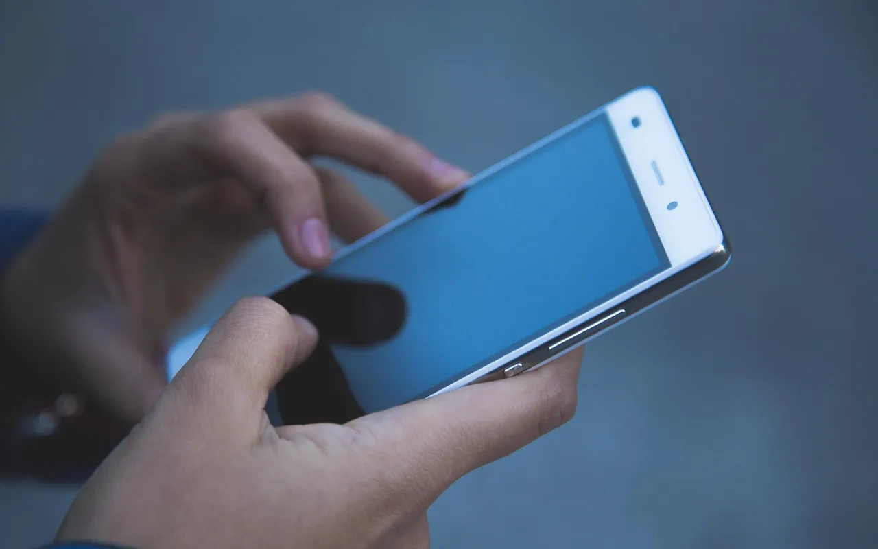 Votre téléphone tient moins bien la journée depuis que vous avez changé d'écran — OLED ou LCD : quel écran selon votre usage réel