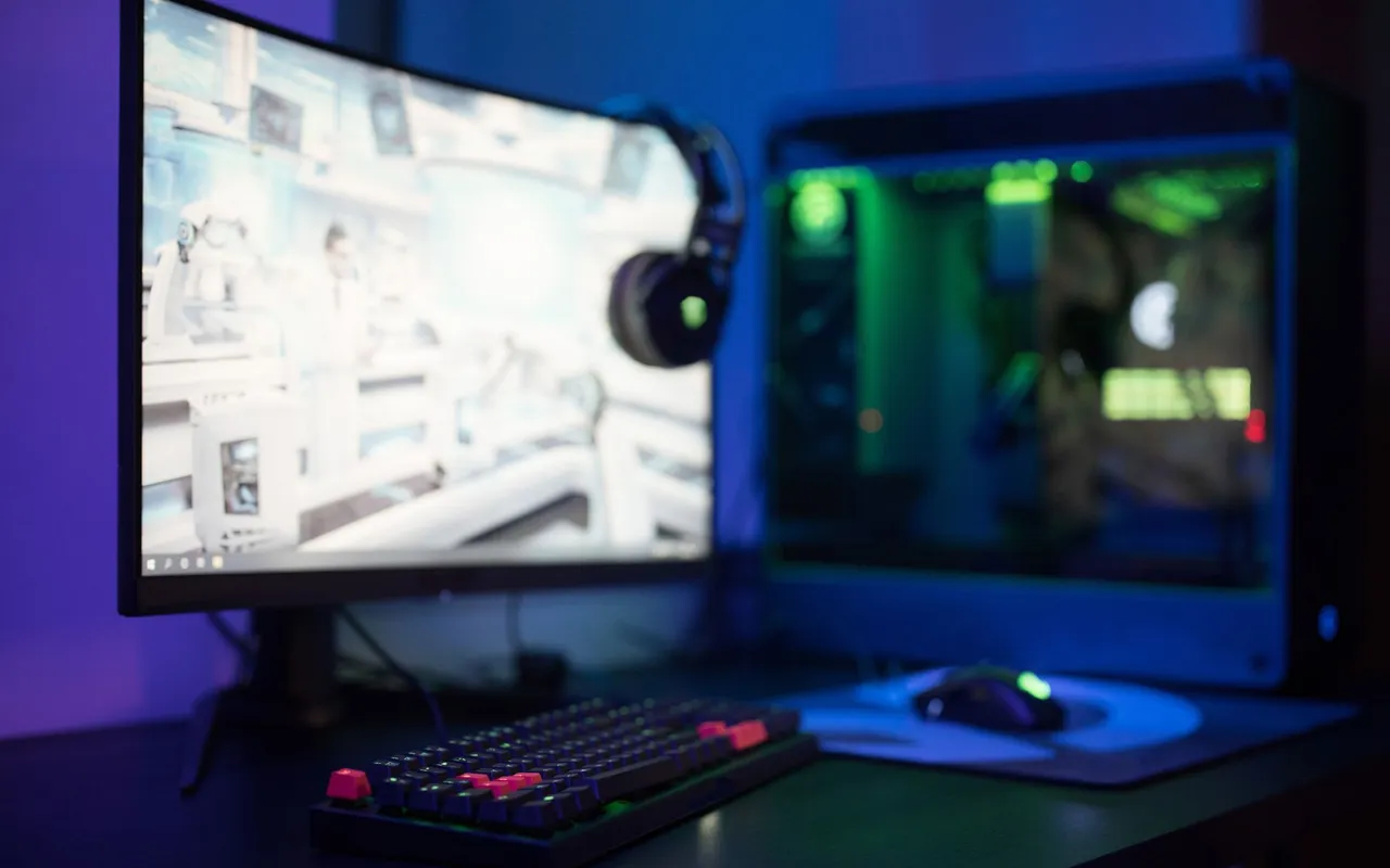 Écran PC 144Hz ou 165Hz, lequel choisir vraiment pour le gaming ?