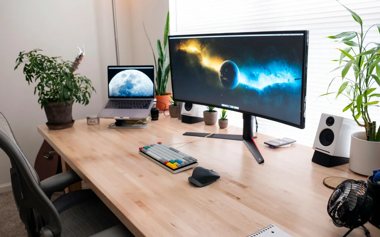 Écran PC incurvé ou plat pour la productivité : lequel vous convient vraiment ?