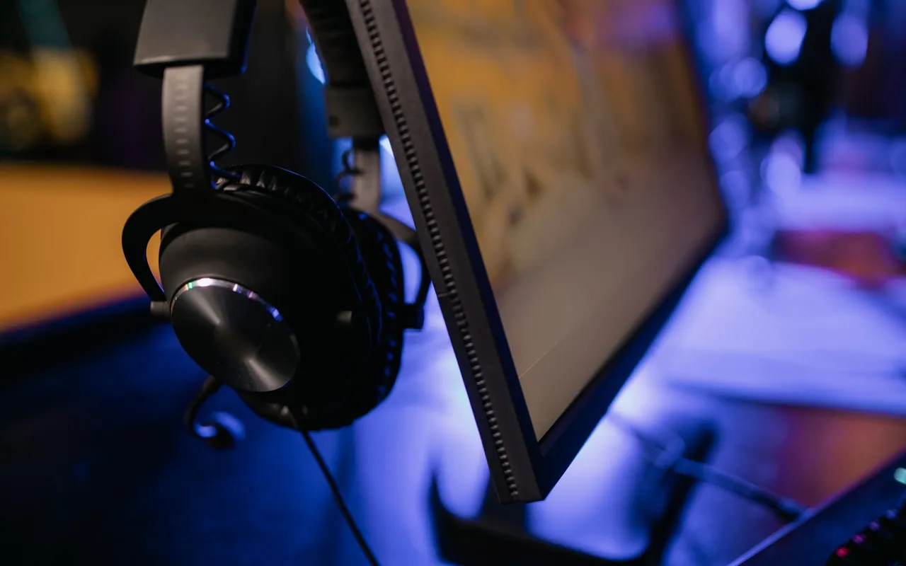 Écran PC incurvé ou plat pour la productivité : lequel vous convient vraiment ?