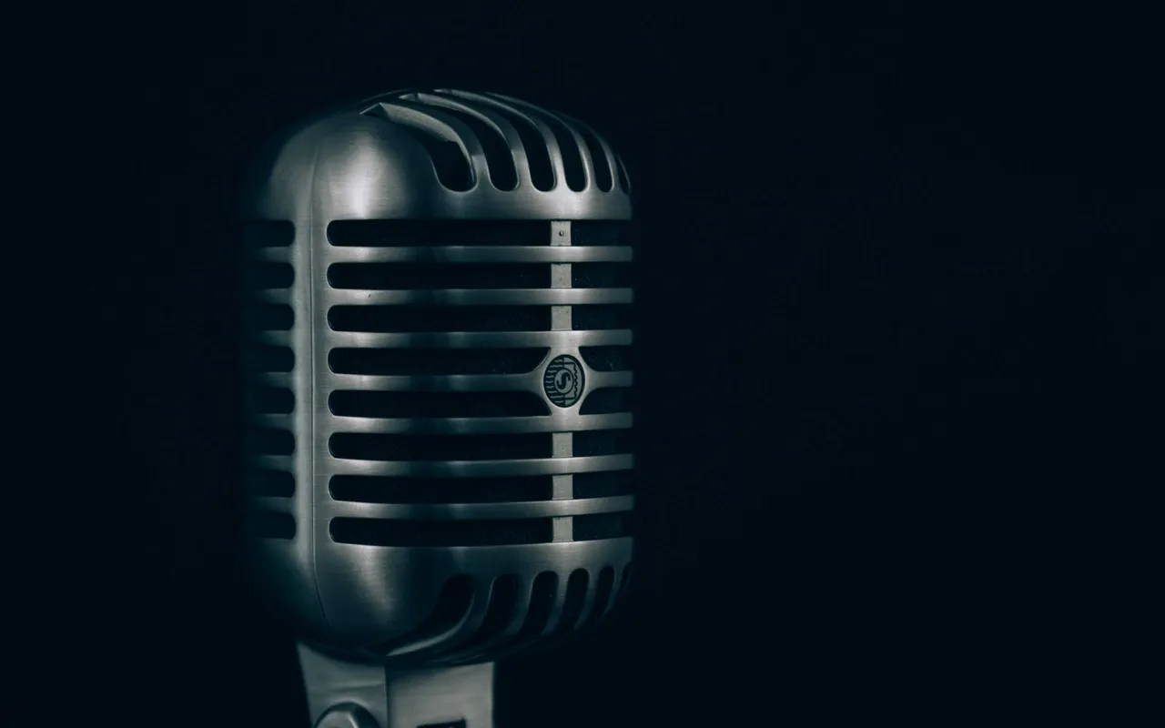 5 critères pour bien choisir une IA pour transcription audio automatique