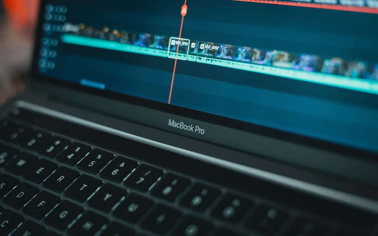 Quel logiciel gratuit de montage vidéo convient vraiment à un créateur débutant ? — iMovie : le choix évident si vous êtes sur Mac ou iPhone